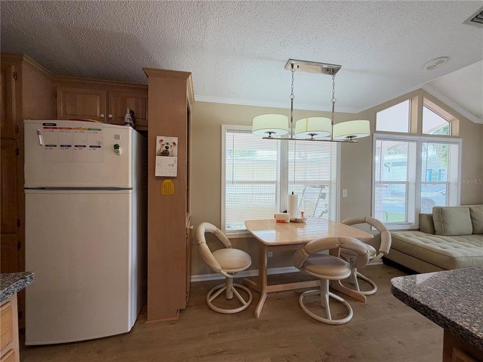 На продажу: $149,900 (2 спален, 1 ванн, 802 Квадратных фут)