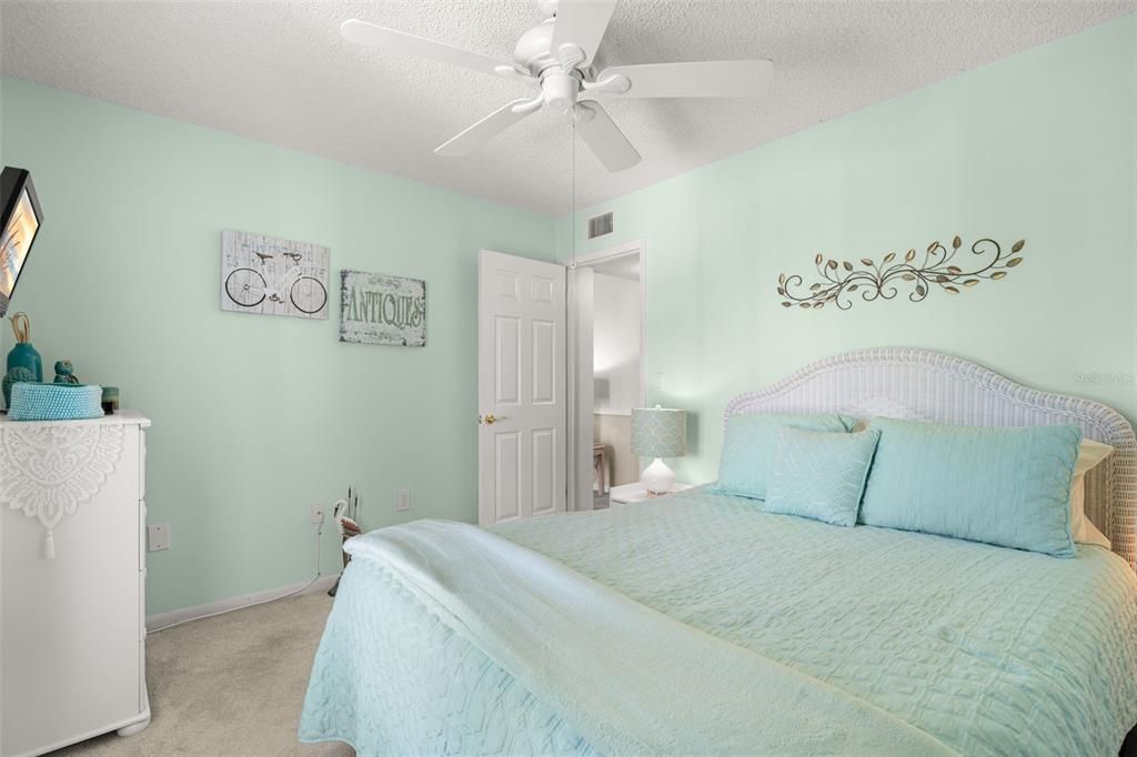 For Sale: $155,000 (2 beds, 2 baths, 1104 Square Feet)