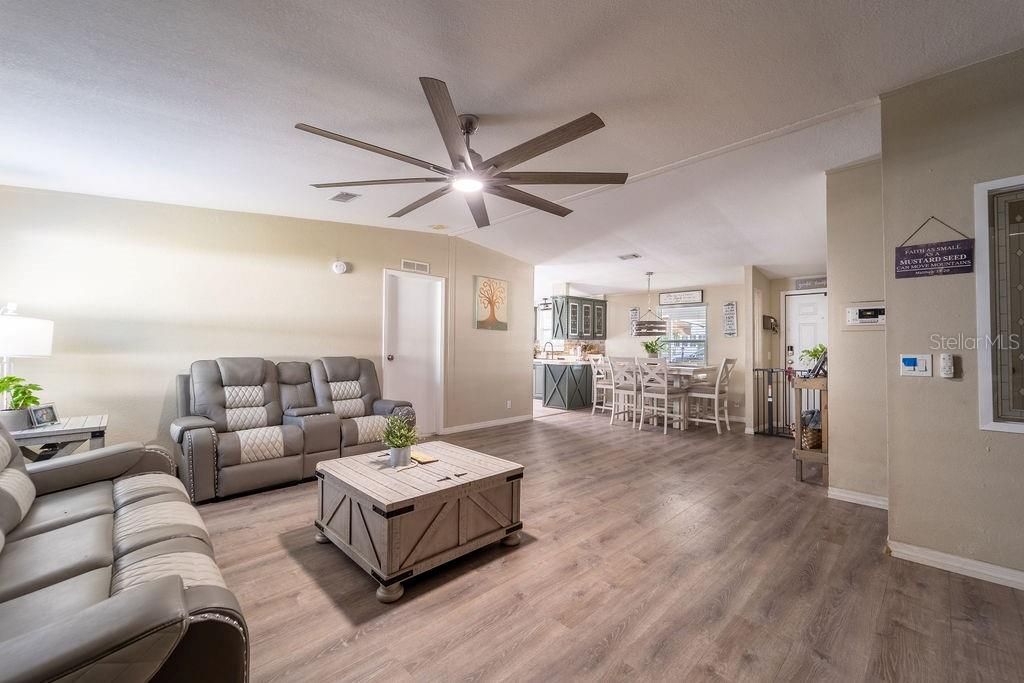 For Sale: $325,000 (3 beds, 2 baths, 1454 Square Feet)