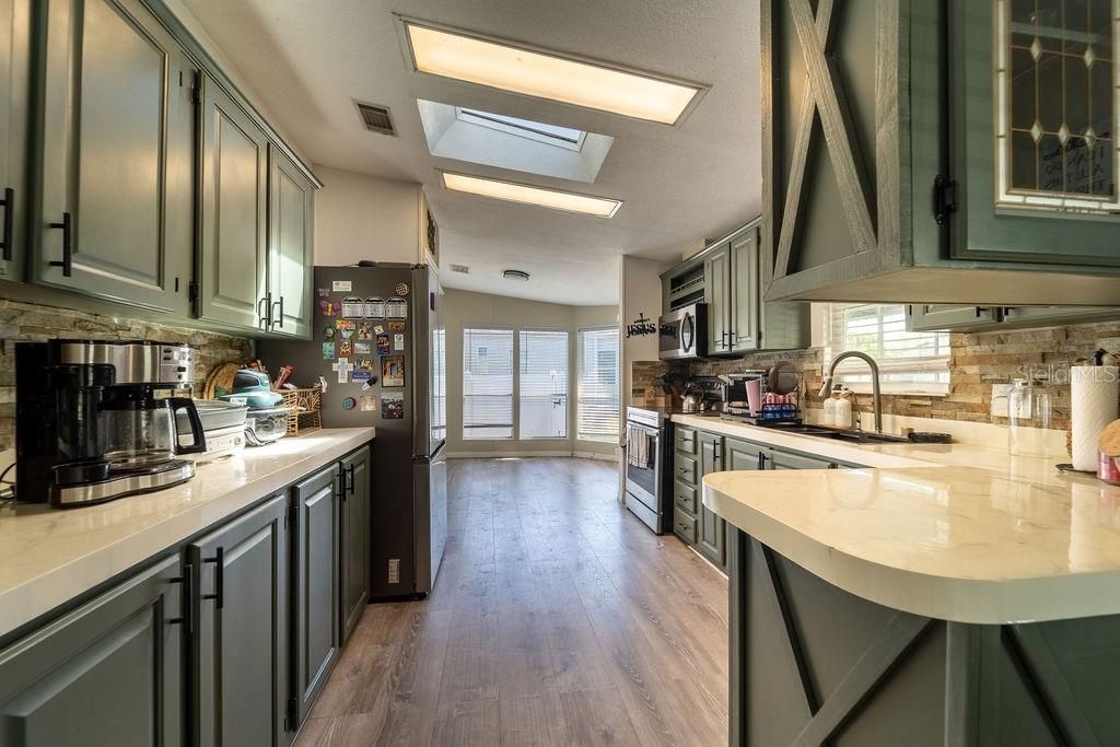 For Sale: $325,000 (3 beds, 2 baths, 1454 Square Feet)