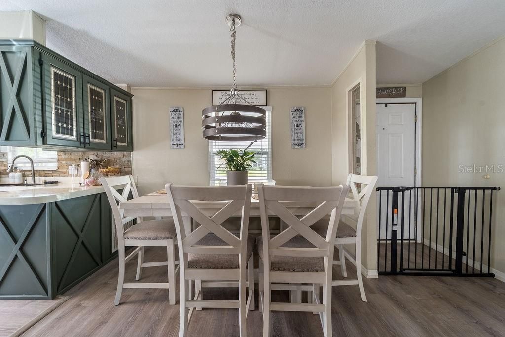 For Sale: $325,000 (3 beds, 2 baths, 1454 Square Feet)