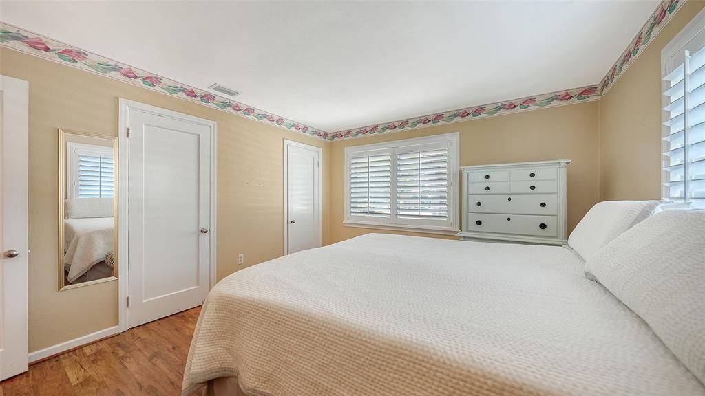 For Sale: $275,000 (2 beds, 1 baths, 1127 Square Feet)