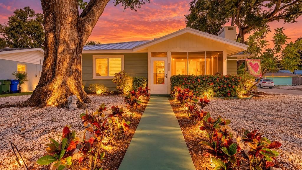For Sale: $275,000 (2 beds, 1 baths, 1127 Square Feet)
