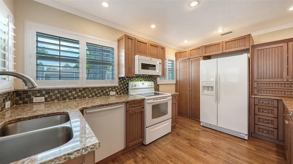 For Sale: $275,000 (2 beds, 1 baths, 1127 Square Feet)