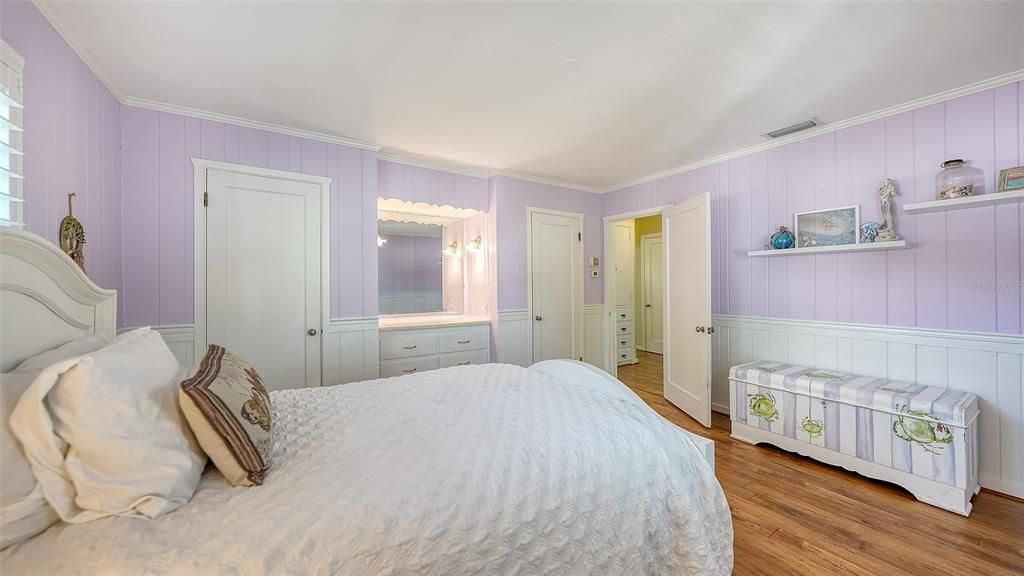 For Sale: $275,000 (2 beds, 1 baths, 1127 Square Feet)