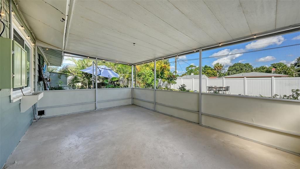 For Sale: $275,000 (2 beds, 1 baths, 1127 Square Feet)