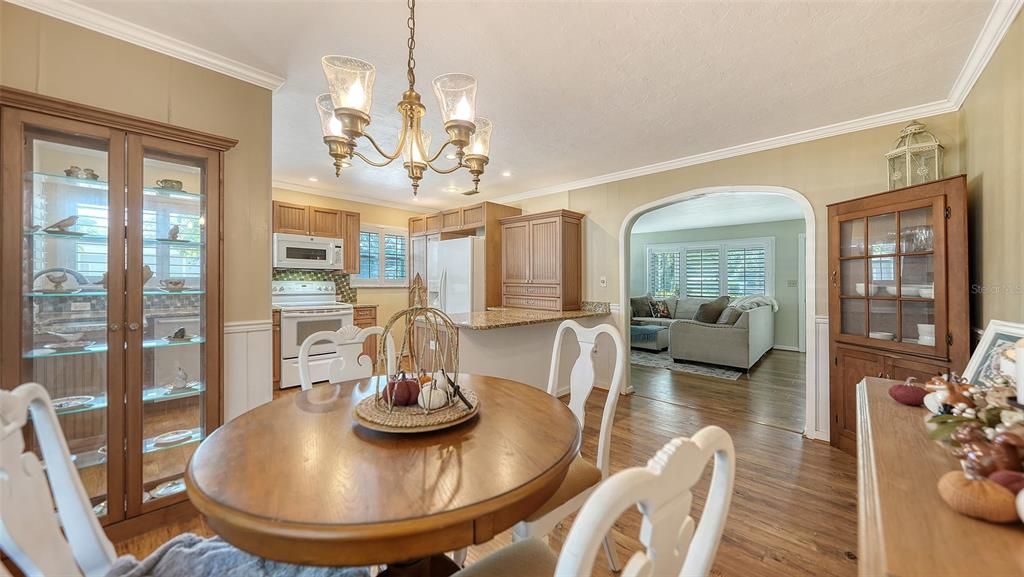 For Sale: $275,000 (2 beds, 1 baths, 1127 Square Feet)