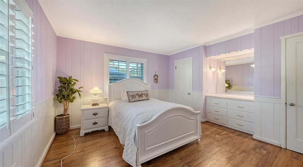 For Sale: $275,000 (2 beds, 1 baths, 1127 Square Feet)