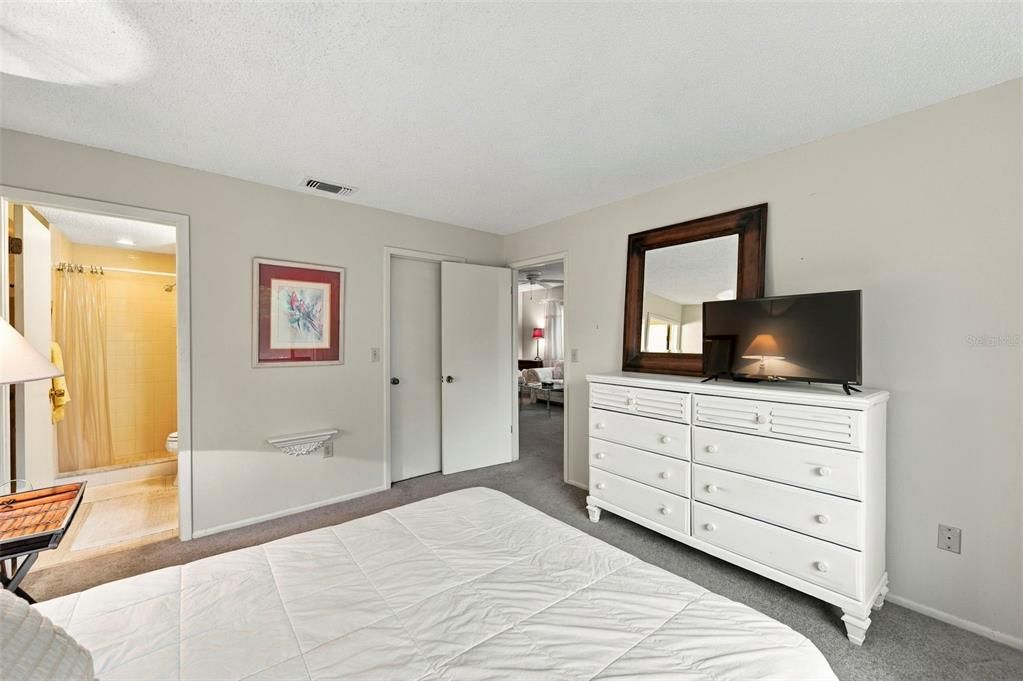 For Sale: $120,000 (2 beds, 2 baths, 1144 Square Feet)