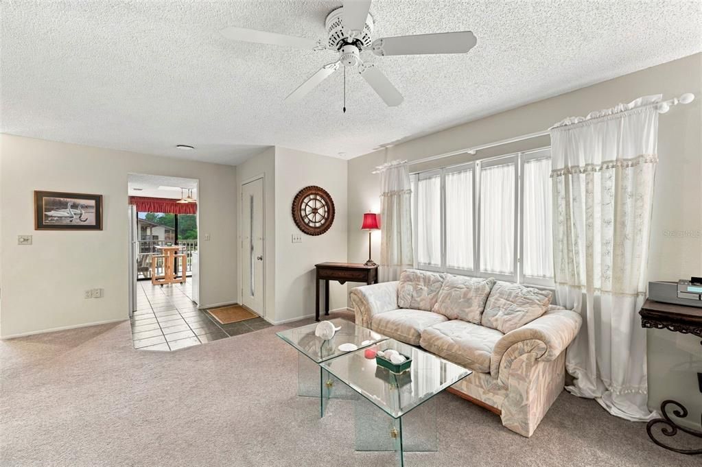 For Sale: $120,000 (2 beds, 2 baths, 1144 Square Feet)