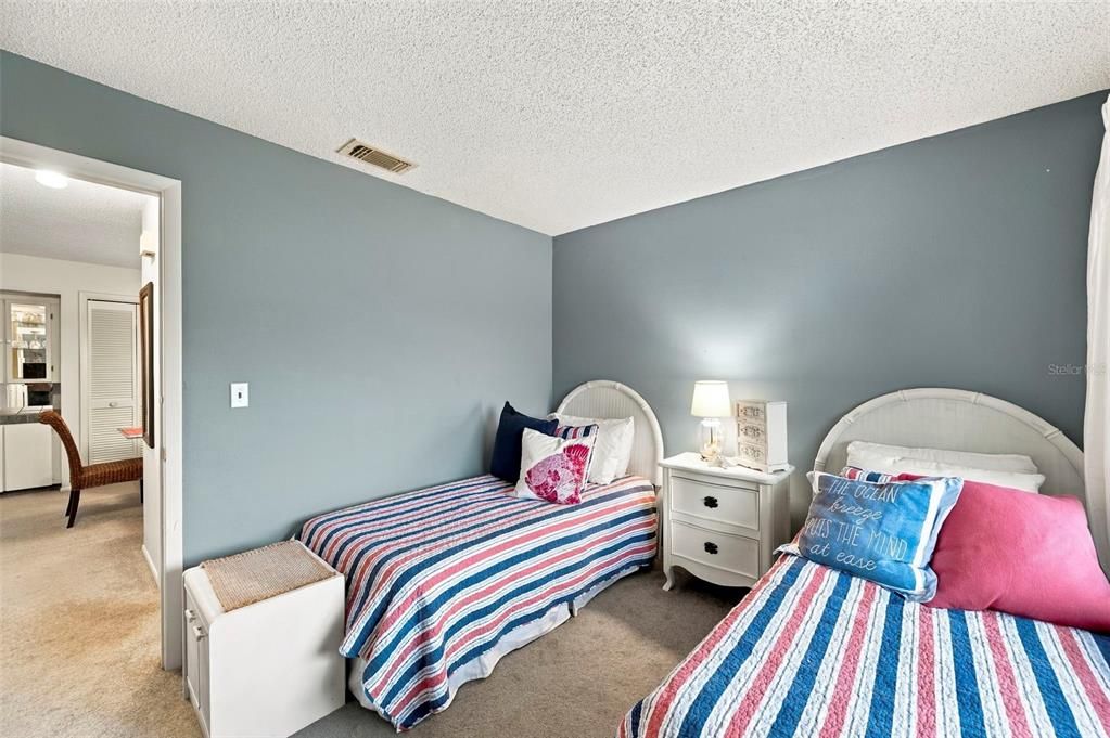 For Sale: $120,000 (2 beds, 2 baths, 1144 Square Feet)