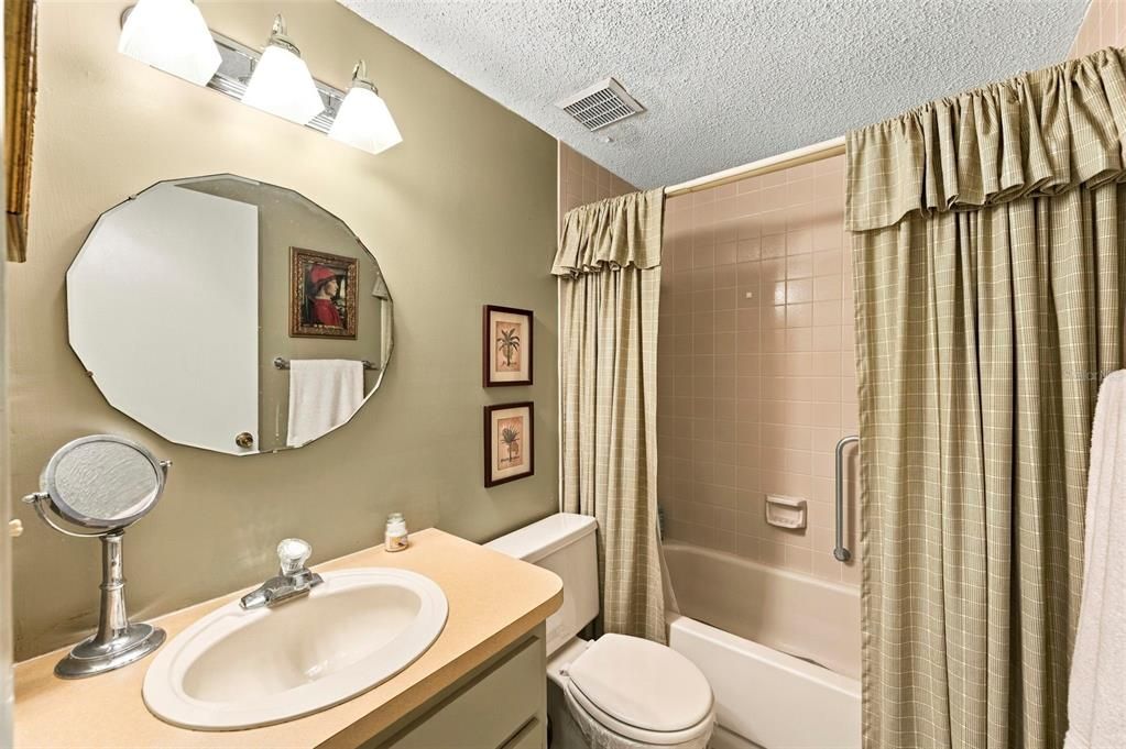 For Sale: $120,000 (2 beds, 2 baths, 1144 Square Feet)