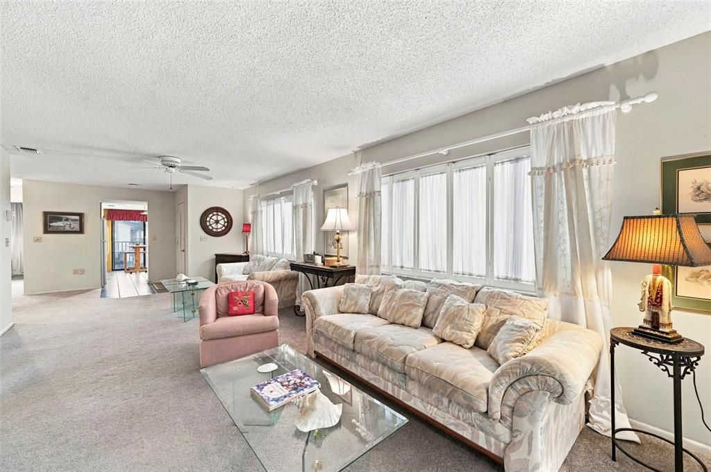 For Sale: $120,000 (2 beds, 2 baths, 1144 Square Feet)