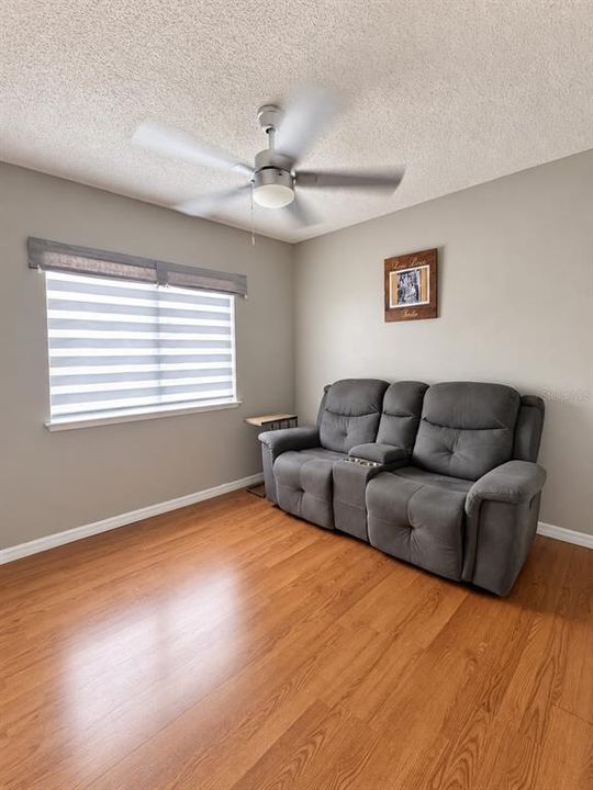 En Venta: $375,000 (4 camas, 2 baños, 1440 Pies cuadrados)