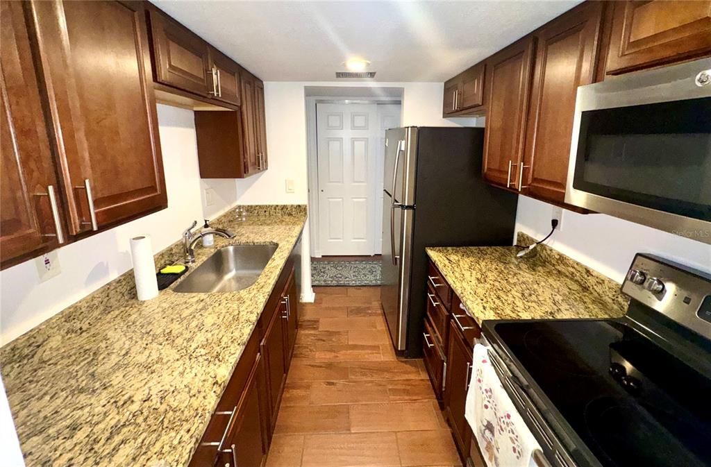 На продажу: $325,000 (2 спален, 2 ванн, 936 Квадратных фут)