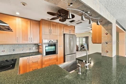 For Sale: $640,000 (2 beds, 2 baths, 2479 Square Feet)