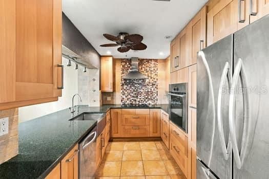 For Sale: $640,000 (2 beds, 2 baths, 2479 Square Feet)