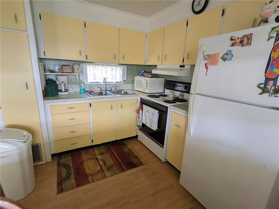 For Sale: $87,500 (2 beds, 1 baths, 684 Square Feet)