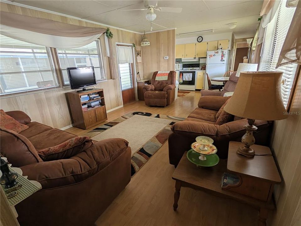 For Sale: $87,500 (2 beds, 1 baths, 684 Square Feet)