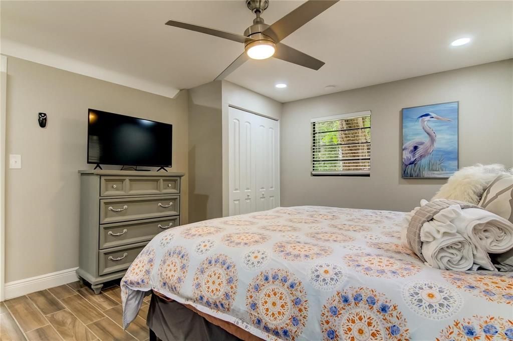 For Rent: $1,400 (1 beds, 1 baths, 725 Square Feet)