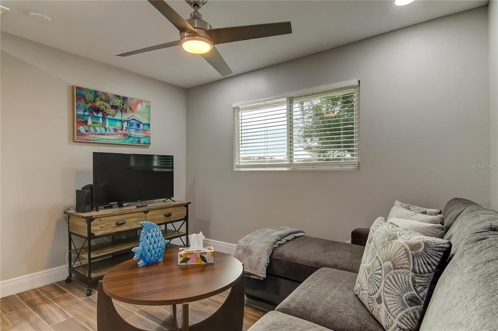 For Rent: $1,400 (1 beds, 1 baths, 725 Square Feet)
