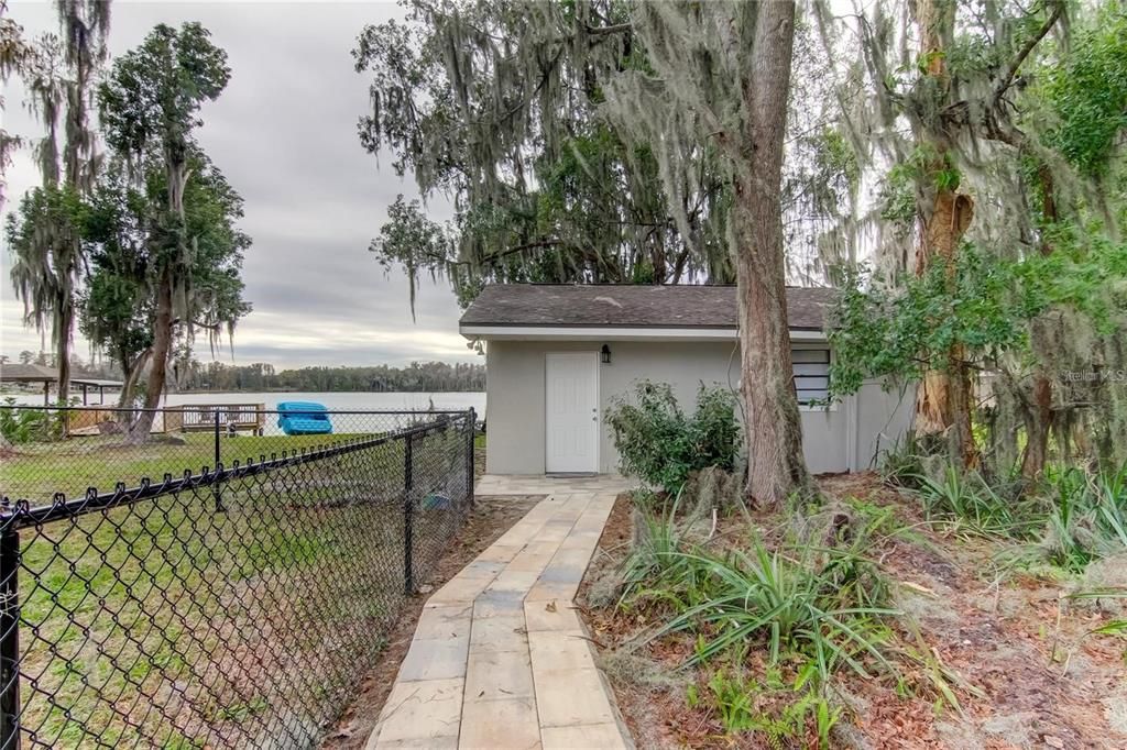 For Rent: $1,400 (1 beds, 1 baths, 725 Square Feet)
