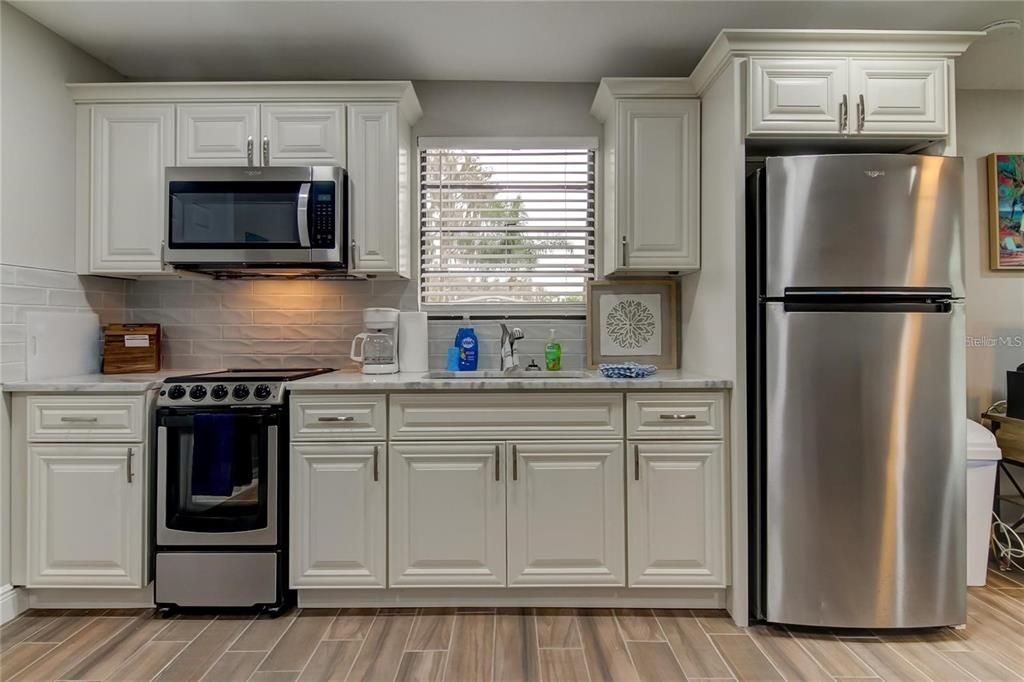 For Rent: $1,400 (1 beds, 1 baths, 725 Square Feet)