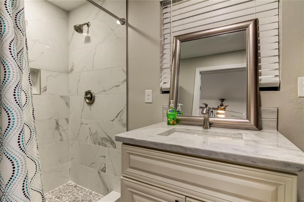 For Rent: $1,400 (1 beds, 1 baths, 725 Square Feet)
