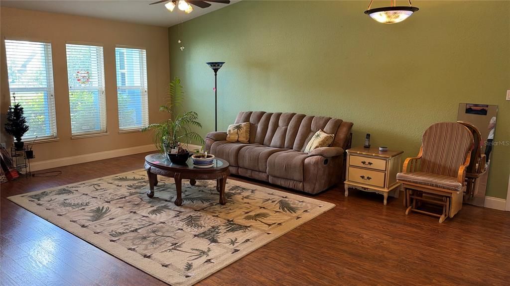 For Sale: $345,000 (3 beds, 2 baths, 2082 Square Feet)
