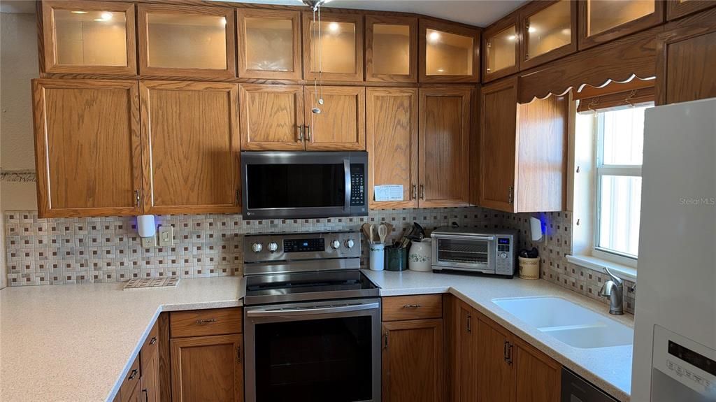 For Sale: $345,000 (3 beds, 2 baths, 2082 Square Feet)