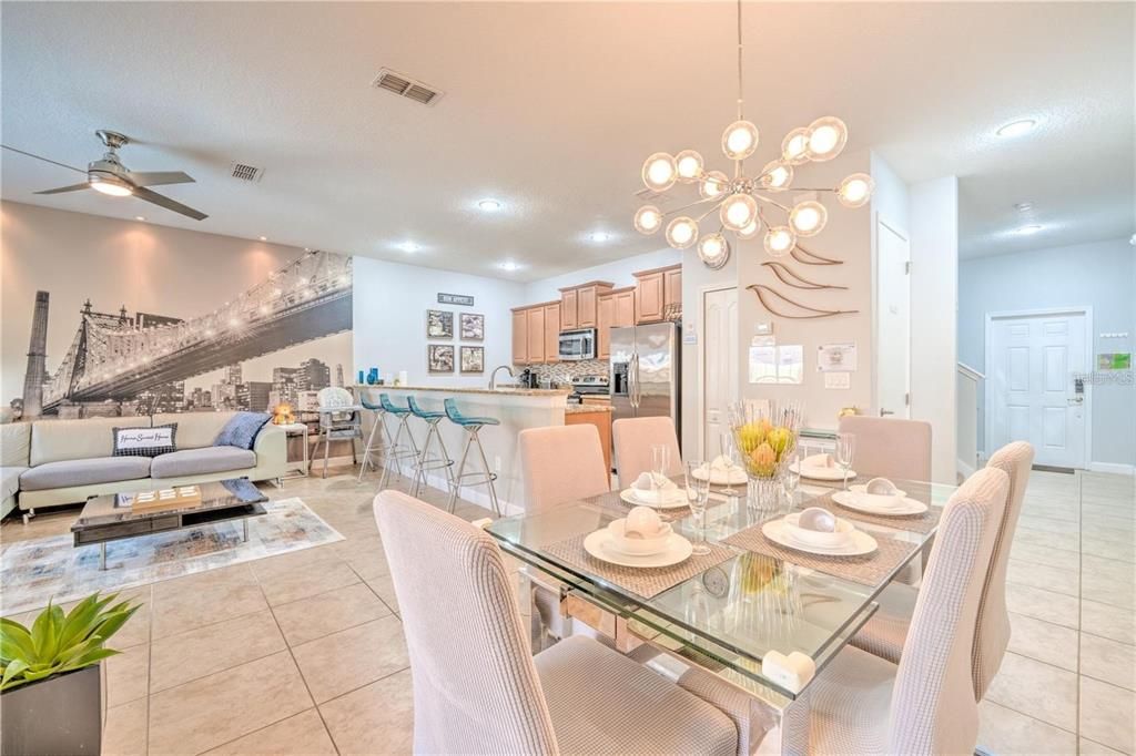 En Venta: $359,000 (4 camas, 3 baños, 1902 Pies cuadrados)