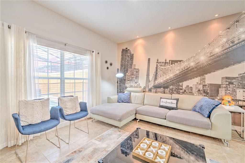 En Venta: $359,000 (4 camas, 3 baños, 1902 Pies cuadrados)
