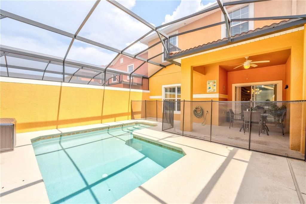En Venta: $359,000 (4 camas, 3 baños, 1902 Pies cuadrados)