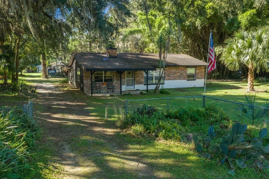 For Sale: $499,000 (6 beds, 2 baths, 1050 Square Feet)