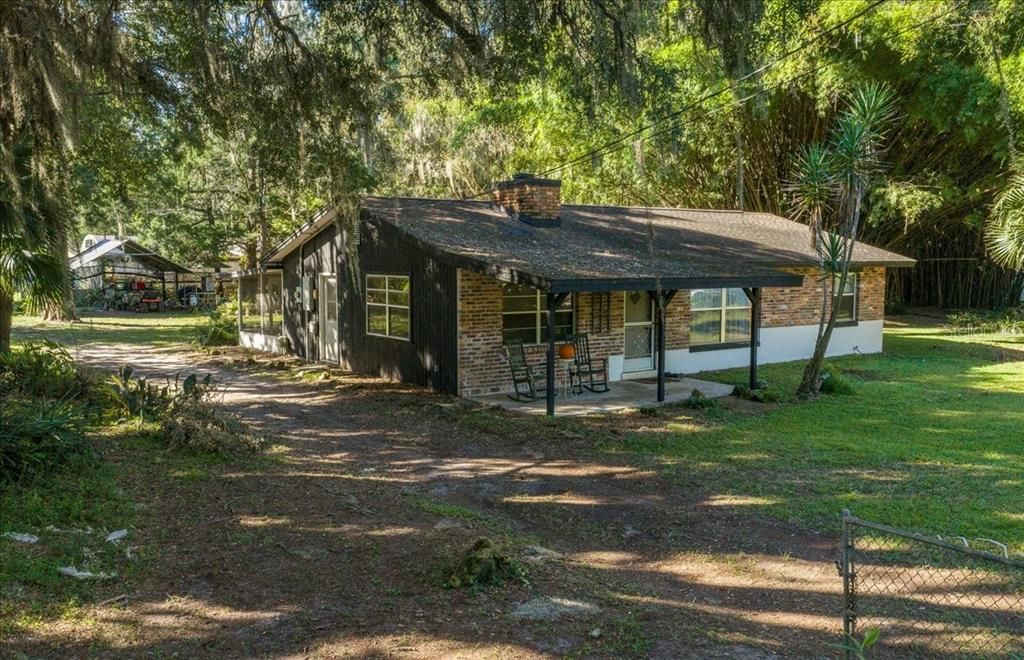 For Sale: $499,000 (6 beds, 2 baths, 1050 Square Feet)