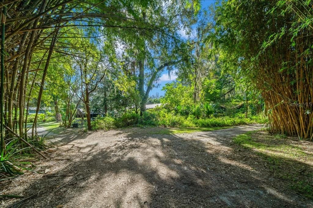 For Sale: $499,000 (6 beds, 2 baths, 1050 Square Feet)