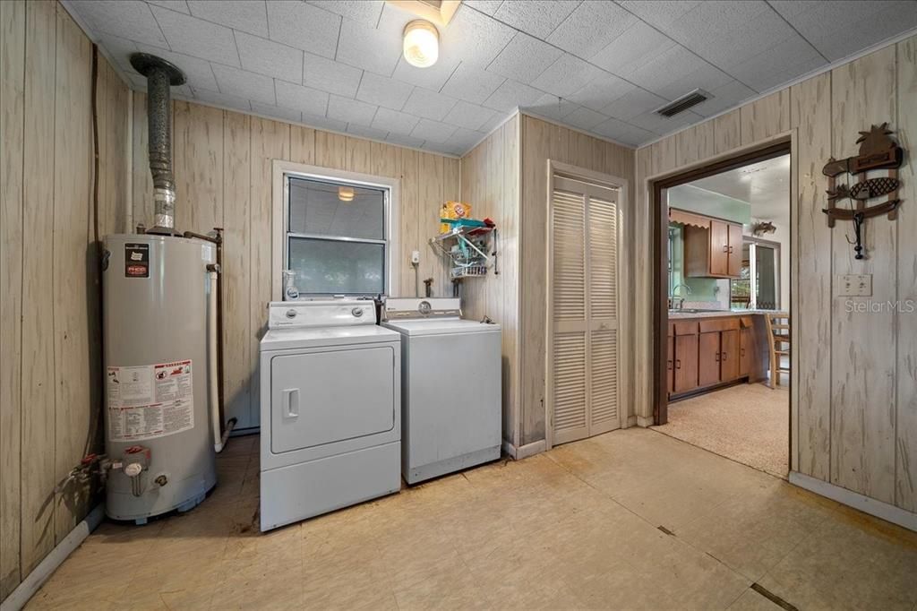 For Sale: $499,000 (6 beds, 2 baths, 1050 Square Feet)