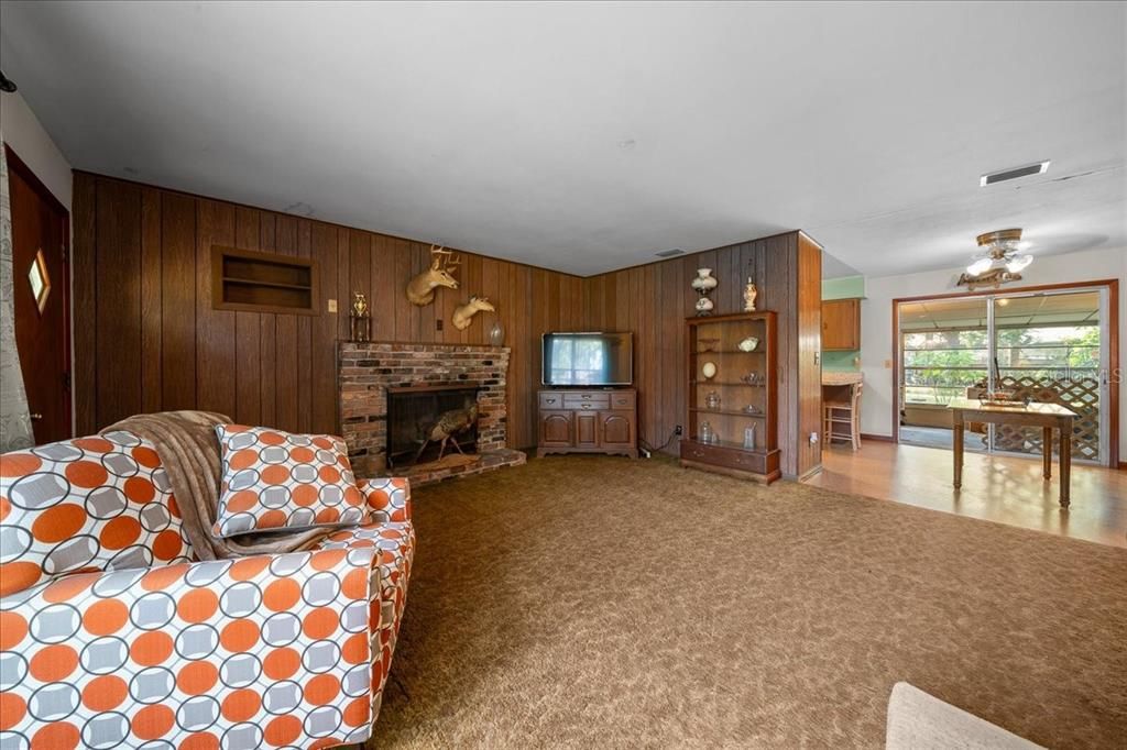 For Sale: $499,000 (6 beds, 2 baths, 1050 Square Feet)