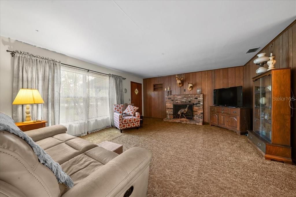 For Sale: $499,000 (6 beds, 2 baths, 1050 Square Feet)