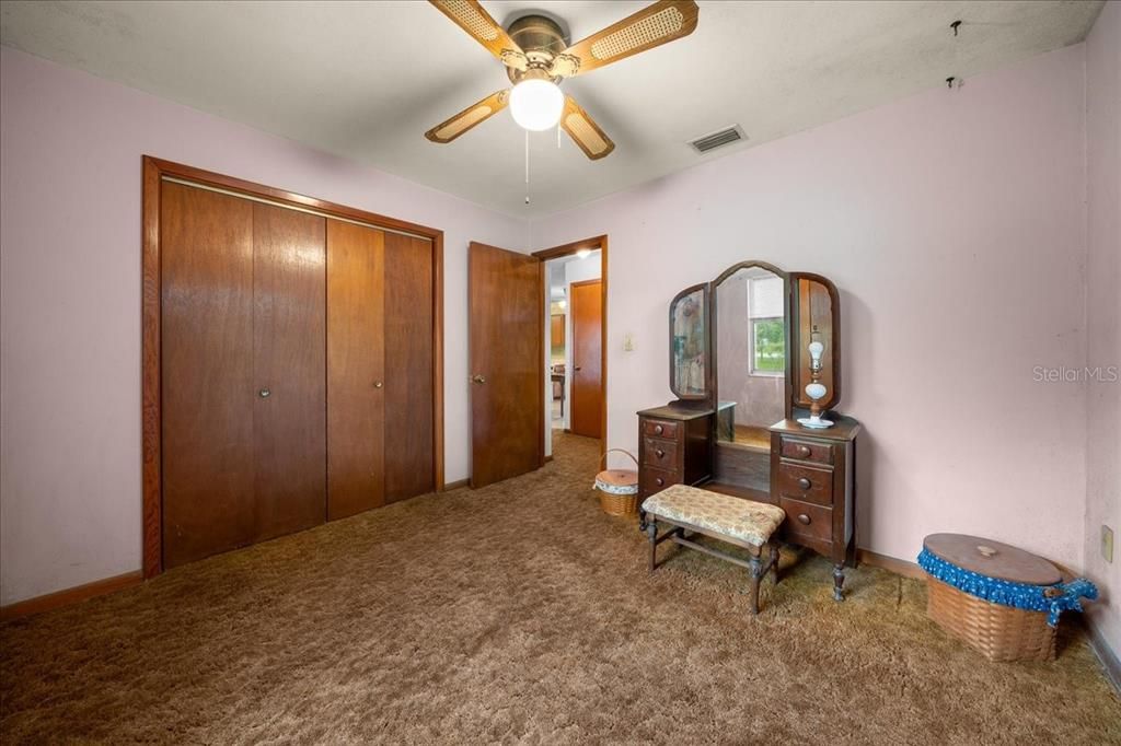 For Sale: $499,000 (6 beds, 2 baths, 1050 Square Feet)