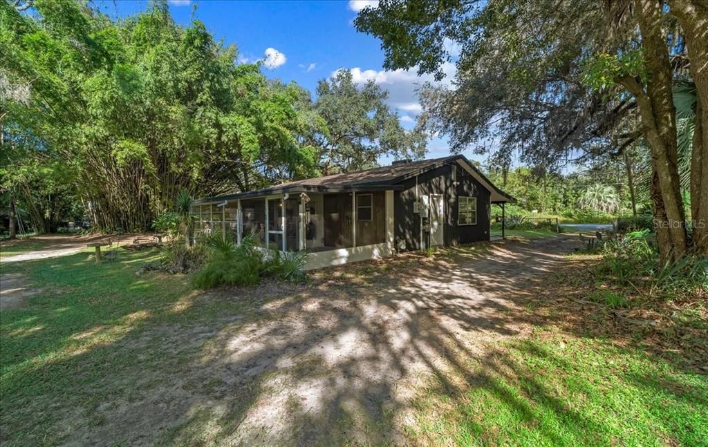 For Sale: $499,000 (6 beds, 2 baths, 1050 Square Feet)