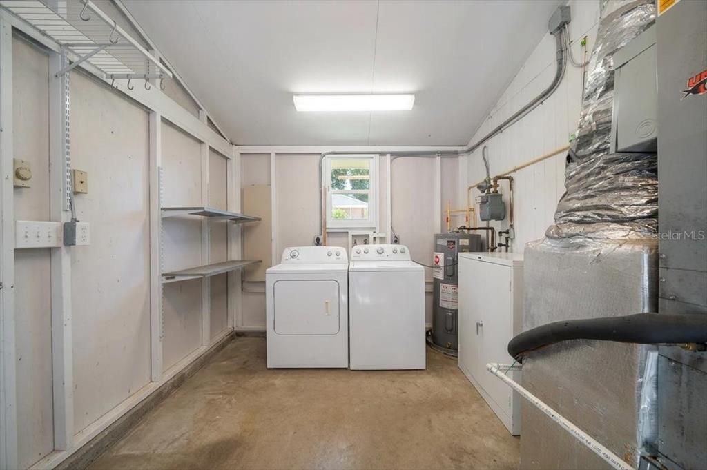 For Sale: $499,000 (6 beds, 2 baths, 1050 Square Feet)
