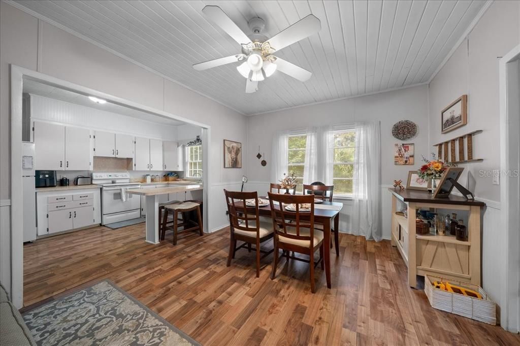 For Sale: $499,000 (6 beds, 2 baths, 1050 Square Feet)