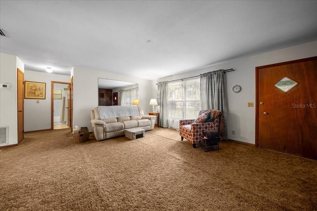 For Sale: $499,000 (6 beds, 2 baths, 1050 Square Feet)