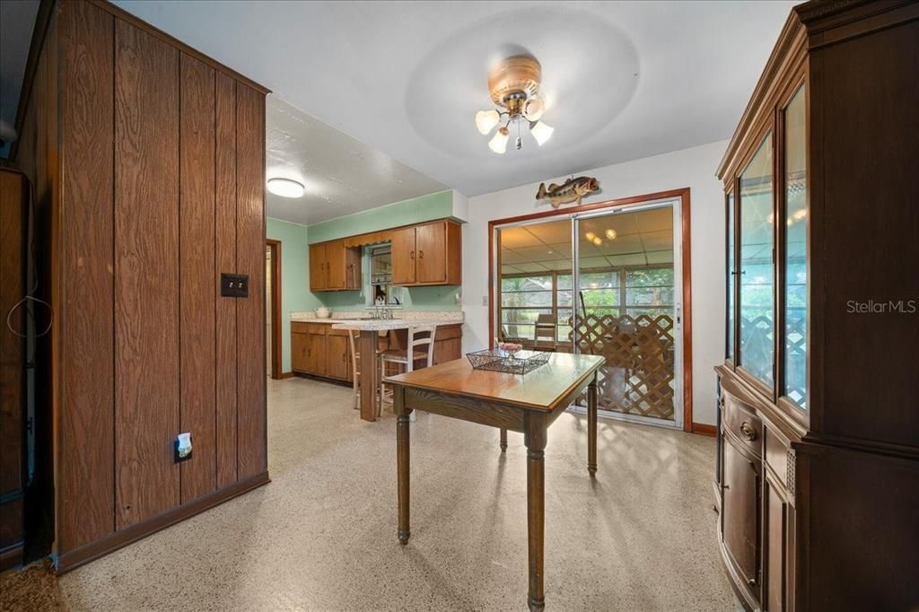 For Sale: $499,000 (6 beds, 2 baths, 1050 Square Feet)
