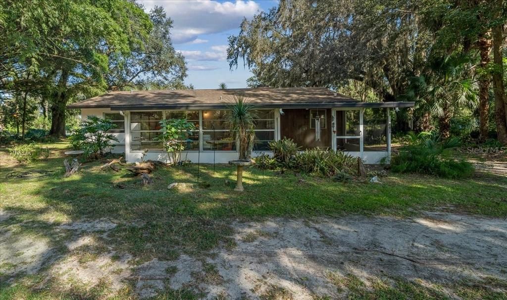For Sale: $499,000 (6 beds, 2 baths, 1050 Square Feet)