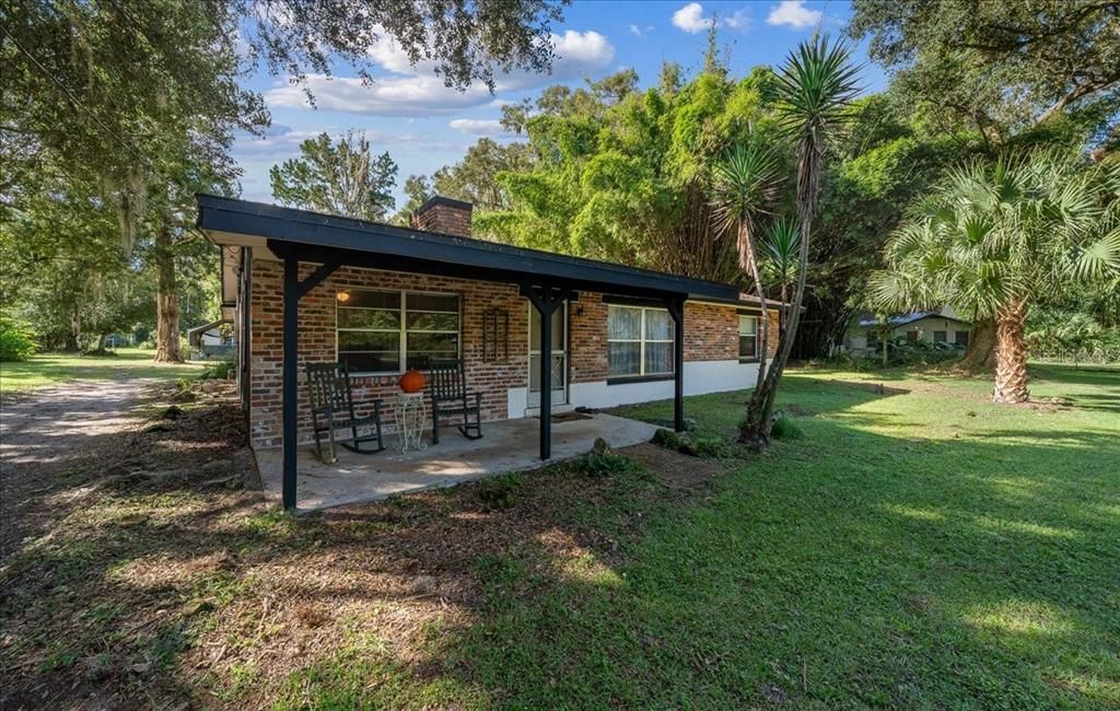 For Sale: $499,000 (6 beds, 2 baths, 1050 Square Feet)