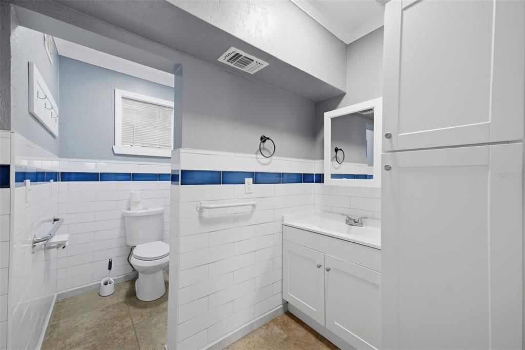 For Sale: $370,000 (3 beds, 2 baths, 1252 Square Feet)