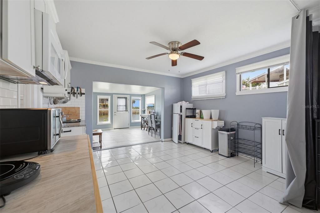 For Sale: $370,000 (3 beds, 2 baths, 1252 Square Feet)
