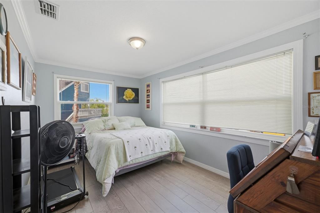 For Sale: $370,000 (3 beds, 2 baths, 1252 Square Feet)